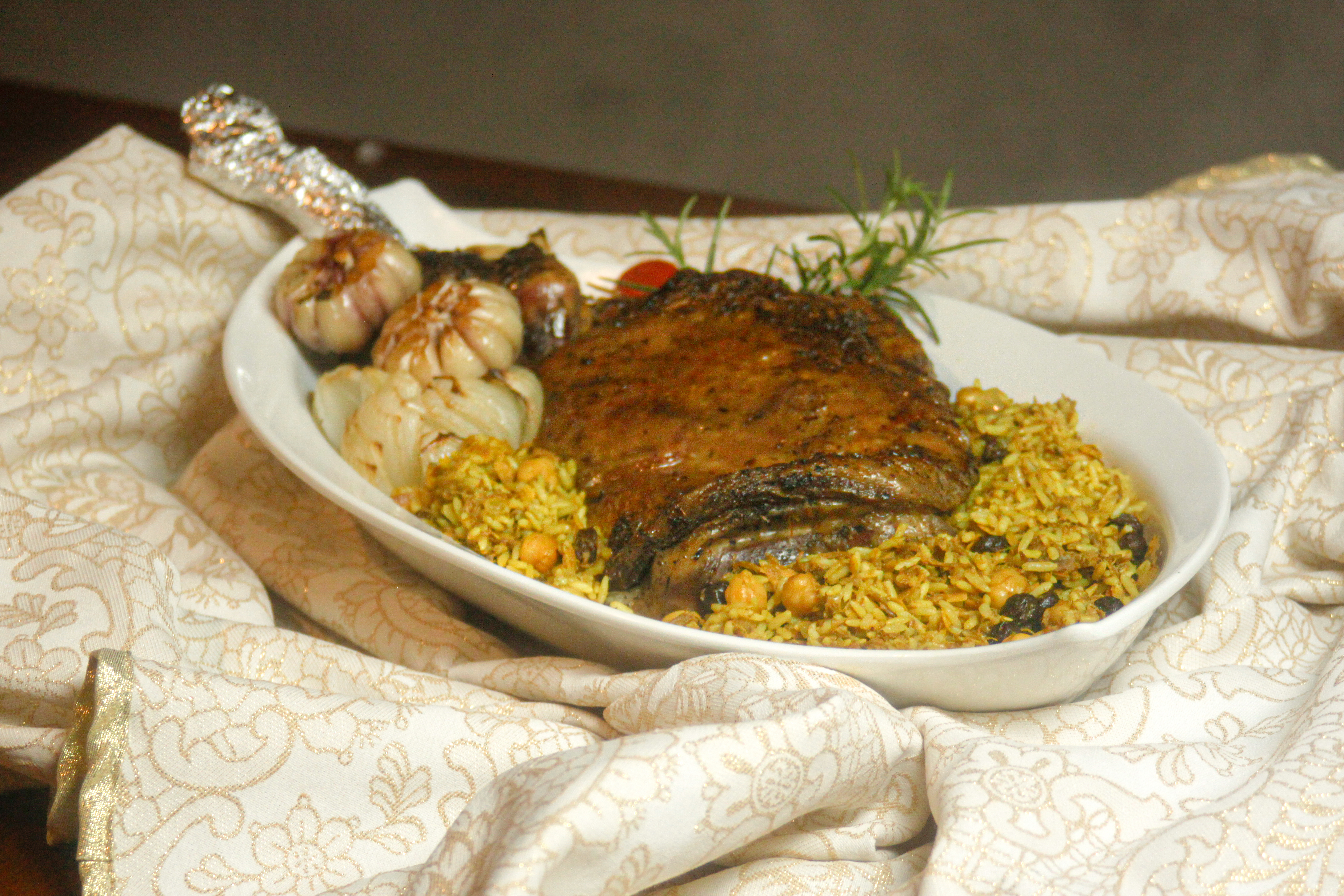 Paleta de cordeiro com arroz marroquino